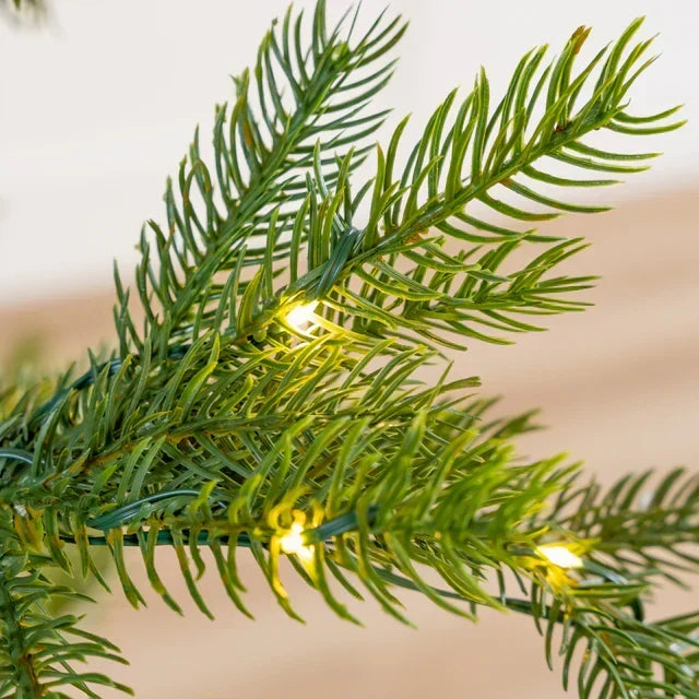 Árvore de Natal Pinheiro 1,80m de Altura - 900 Galhos - Micro LED